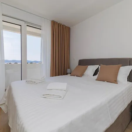 Apartment 365 Sunsets By Belmont Realty