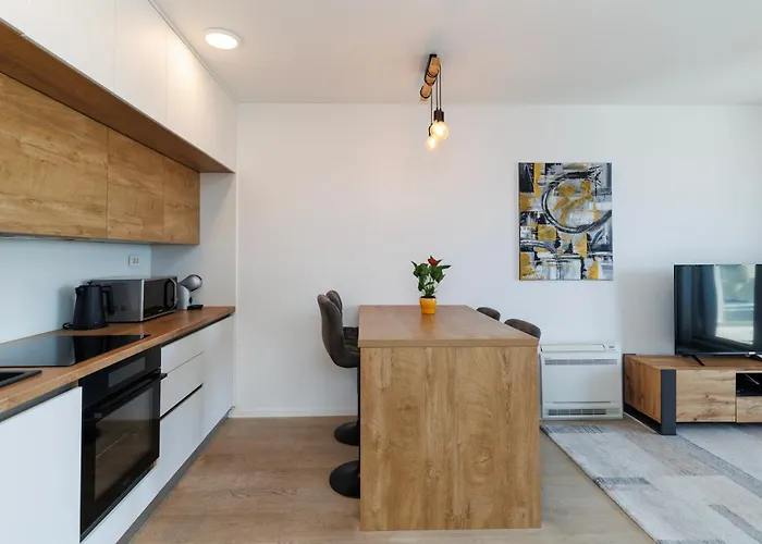 Apartment 365 Sunsets By Belmont Realty